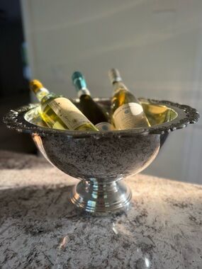 Vintage Silver plated Oneida Champagne Punch Bowl with Pedestal.